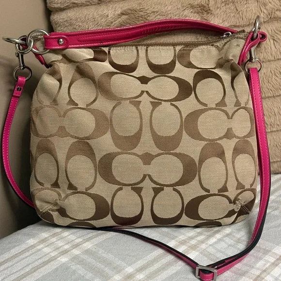 Coach Daisy Signature Pocket Hobo 🌸 - Picture 3 of 5